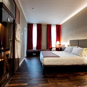 https://10-keys-milano.italymilanhotels.net